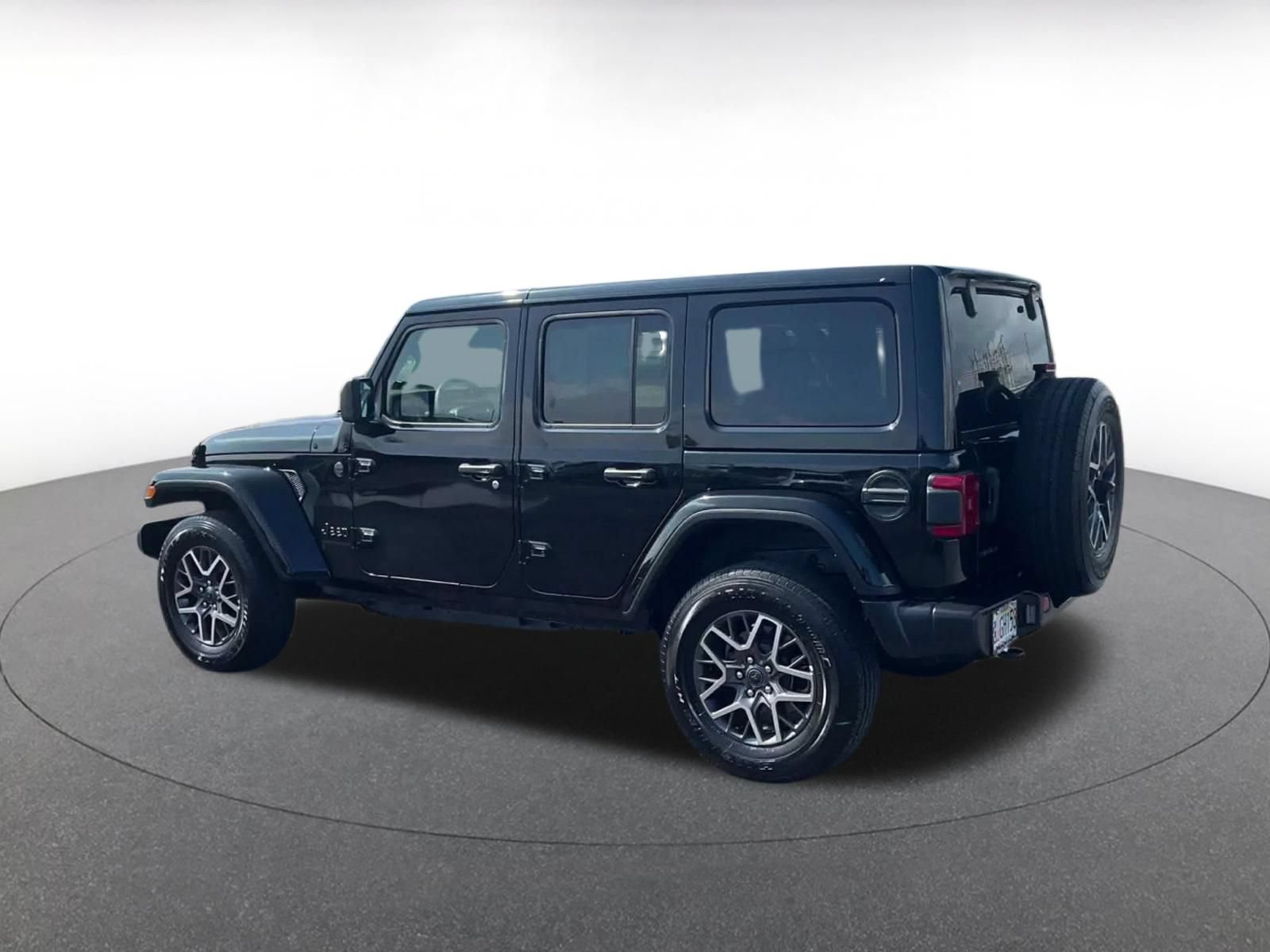 Used 2025 Jeep Wrangler Unlimited Sahara AWD/4WD image 9