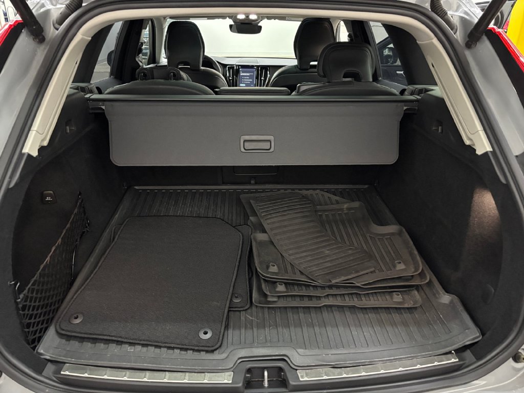 Certified 2024 Volvo XC60 B5 Ultimate w/ Protection Package Premier AWD/4WD image 16