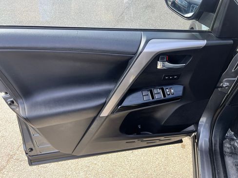 Used 2016 Toyota RAV4 Limited image 20