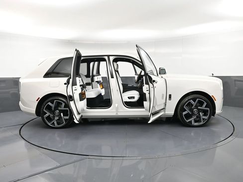 New 2026 Rolls-Royce Cullinan Black Badge AWD/4WD image 40