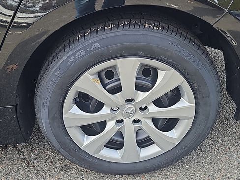 Used 2022 Toyota Corolla LE image 8