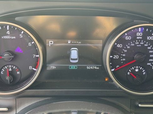 Used 2022 Kia Carnival LX image 30