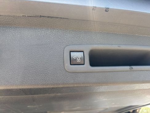Used 2025 Toyota Sienna XLE FWD image 19