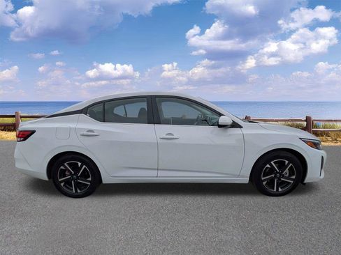 Used 2025 Nissan Sentra SV image 9