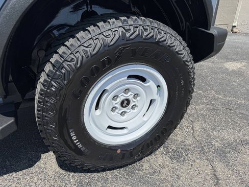 Used 2023 Ford Bronco Heritage Edition AWD/4WD image 6