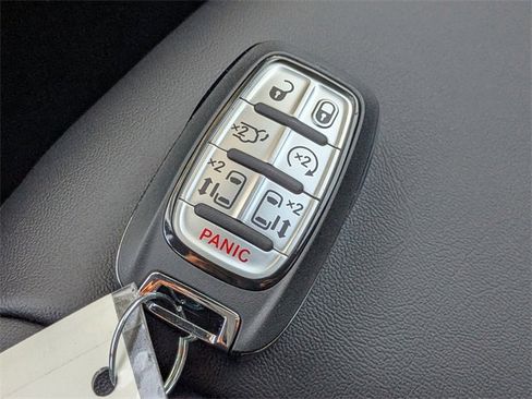 New 2026 Chrysler Pacifica Select image 30
