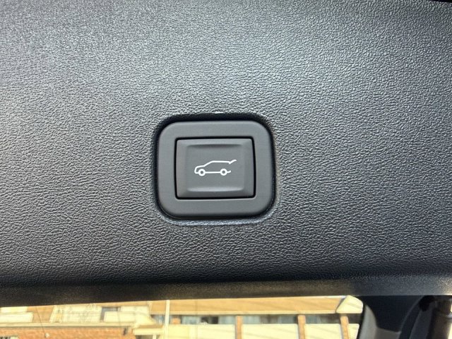 Certified 2025 Cadillac Optiq Luxury 1 AWD/4WD image 27