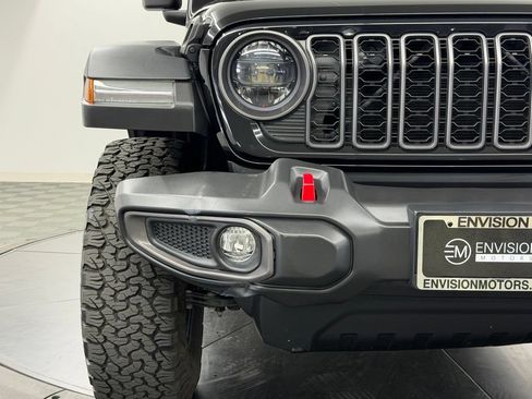 Used 2024 Jeep Wrangler Unlimited Rubicon AWD/4WD image 9