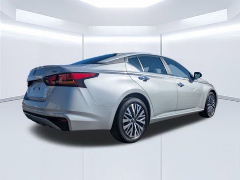 Used 2024 Nissan Altima 2.5 SV FWD image 4
