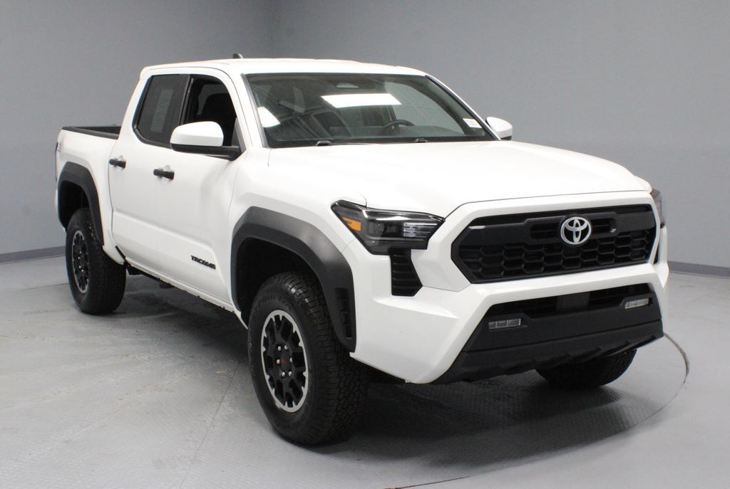 Used 2025 Toyota Tacoma TRD Off-Road AWD/4WD image 1