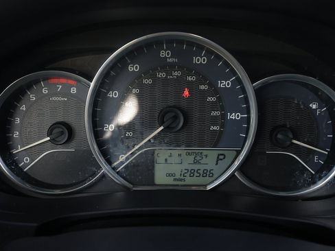 Used 2014 Toyota Corolla LE image 16