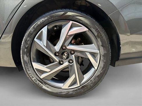 Used 2024 Hyundai Elantra Limited FWD image 9