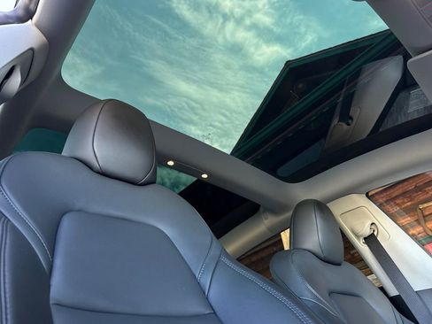 Used 2023 Tesla Model 3 Performance image 18