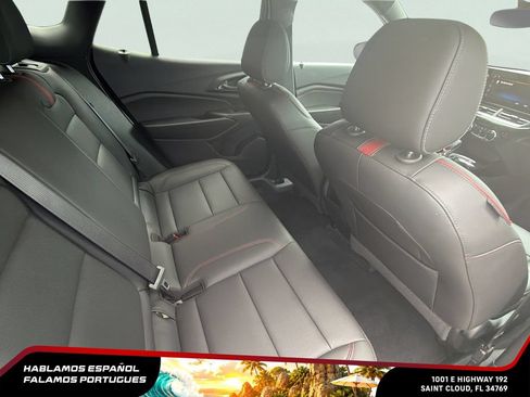 Used 2025 Chevrolet Trax RS w/ Sunroof Package FWD image 28