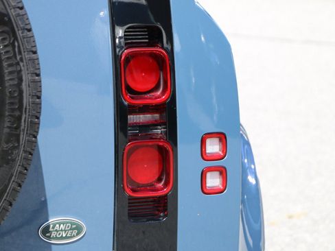 Used 2022 Land Rover Defender 110 SE AWD/4WD image 6