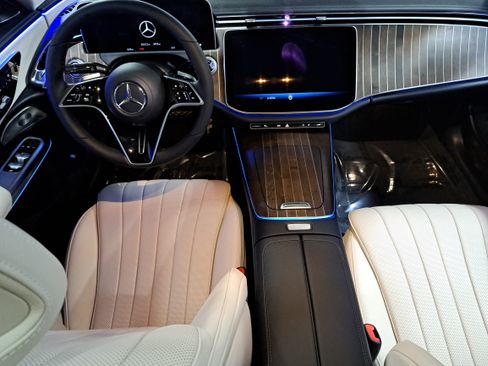Used 2024 Mercedes-Benz E 350 4MATIC Sedan image 10