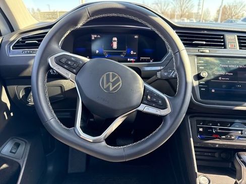 Used 2022 Volkswagen Tiguan SE image 14
