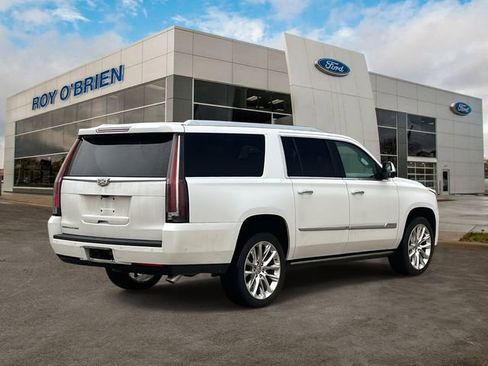 Used 2018 Cadillac Escalade ESV Premium Luxury image 5