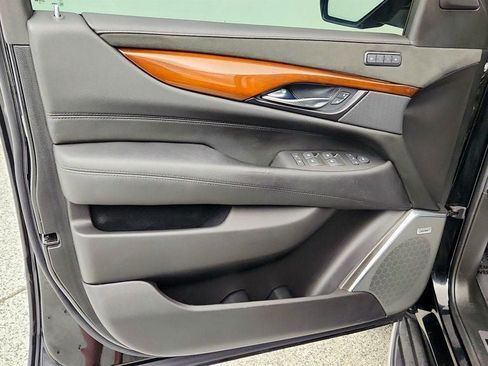 Used 2020 Cadillac Escalade 2WD image 10