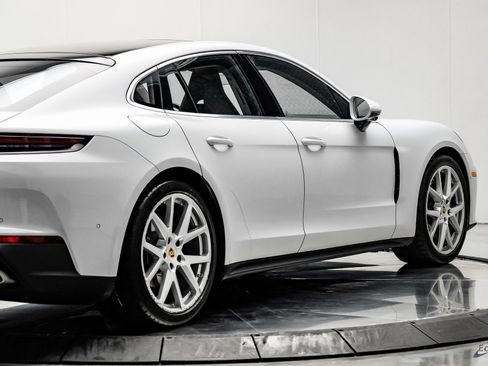 Used 2025 Porsche Panamera w/ Premium Package image 15