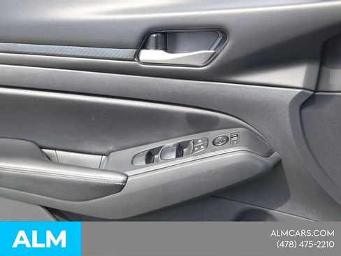 Used 2025 Nissan Altima 2.5 SV FWD image 29