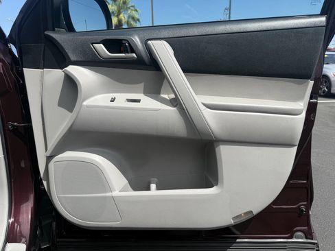 Used 2012 Toyota Highlander 4WD image 14