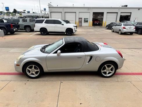 Used 2003 Toyota MR2 RWD image 23