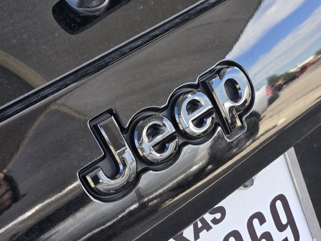Used 2023 Jeep Cherokee Altitude Lux AWD/4WD image 11