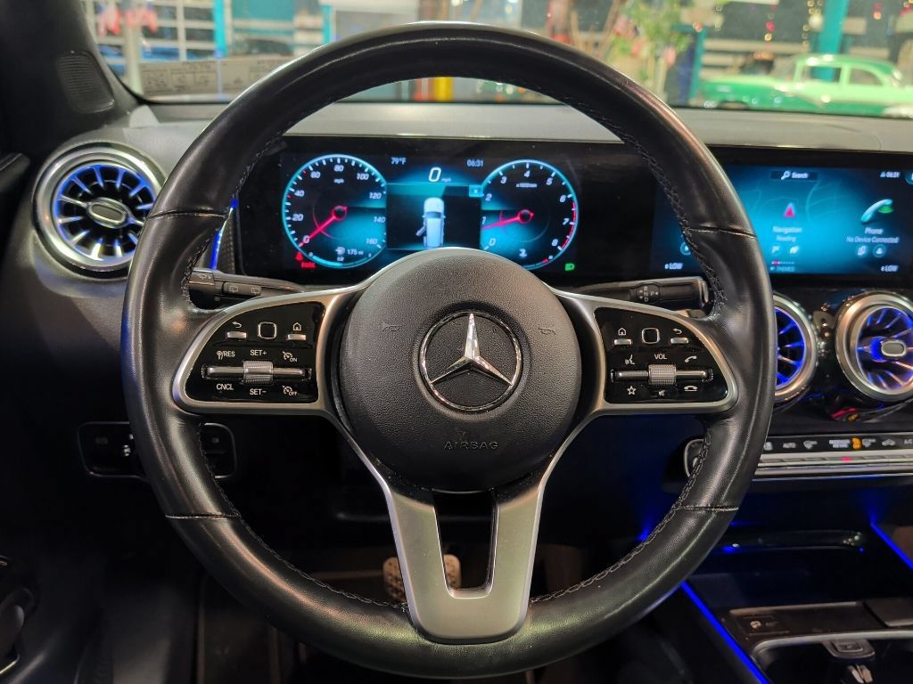 Used 2022 Mercedes-Benz GLB 250 4MATIC image 2