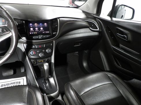 Used 2021 Chevrolet Trax LT w/ Premium Seat Package AWD/4WD image 11
