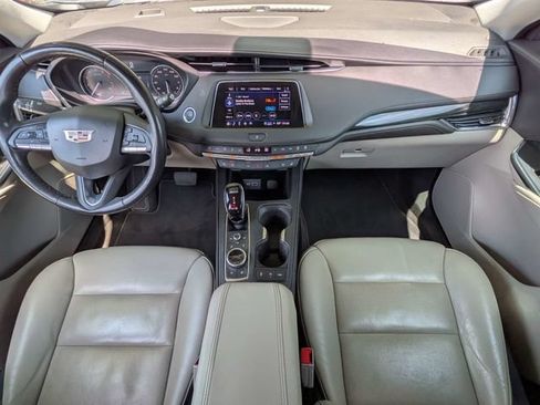 Used 2023 Cadillac XT4 Premium Luxury FWD image 17