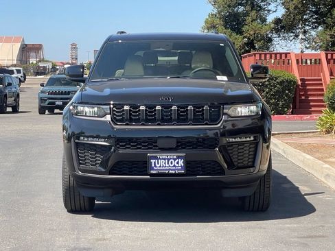 New 2026 Jeep Grand Cherokee L Limited w/ Limited Altitude Package AWD/4WD image 2