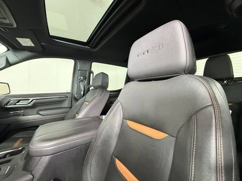 Used 2024 GMC Sierra 1500 AT4 w/ Technology Package AWD/4WD image 5
