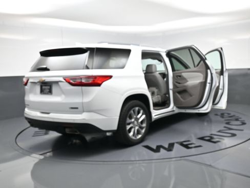 Used 2018 Chevrolet Traverse Premier FWD image 27