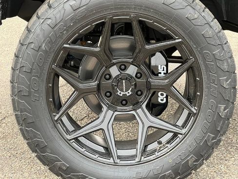New 2026 GMC Sierra 1500 AT4 w/ Technology Package AWD/4WD image 8
