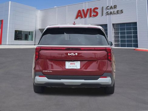 Used 2025 Kia Carnival FWD image 7