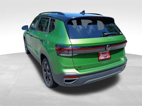 New 2026 Volkswagen Taos SE FWD image 3