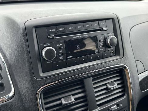 Used 2013 Dodge Grand Caravan SE FWD image 26