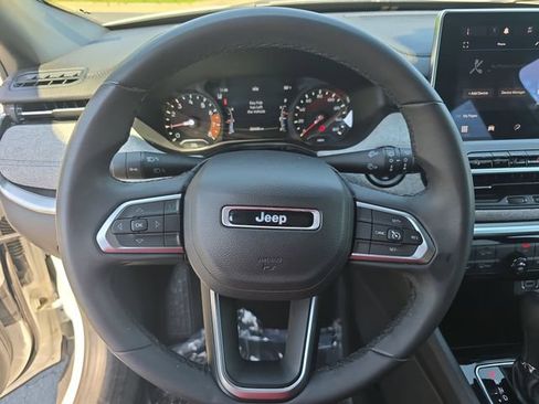 Used 2024 Jeep Compass Latitude AWD/4WD image 18