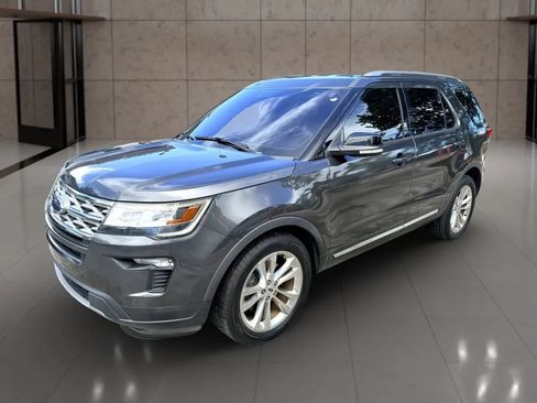 Used 2018 Ford Explorer XLT w/ Equipment Group 202A FWD image 7