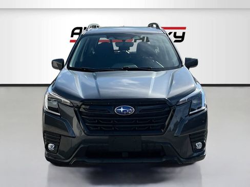 Used 2024 Subaru Forester Premium AWD/4WD image 2