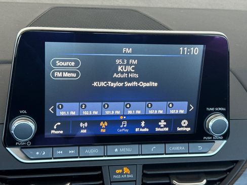 Used 2025 Nissan Altima 2.5 SV FWD image 21