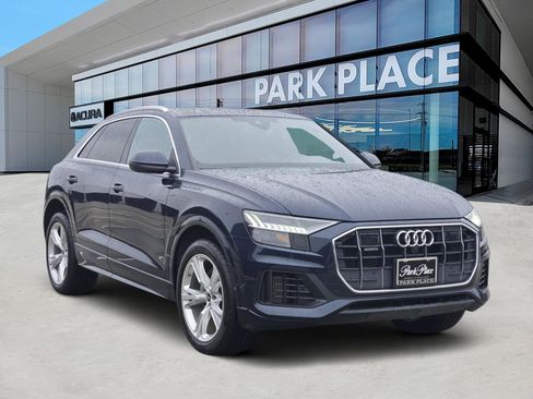 Used 2023 Audi Q8 Premium image 2