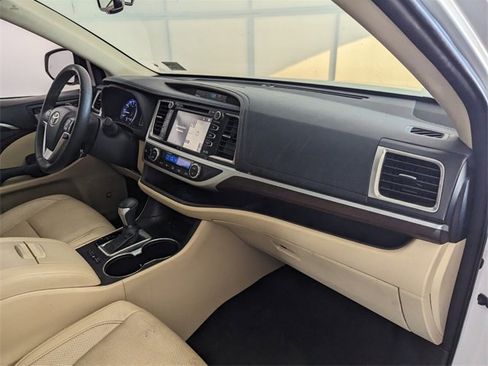 Used 2015 Toyota Highlander Limited image 17