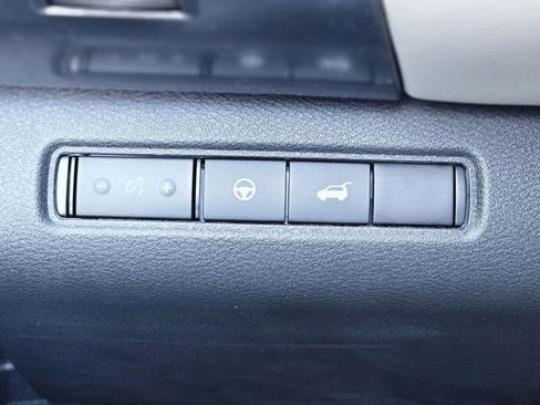 New 2026 Nissan Pathfinder SL w/ SL Premium Package (P04) FWD image 19