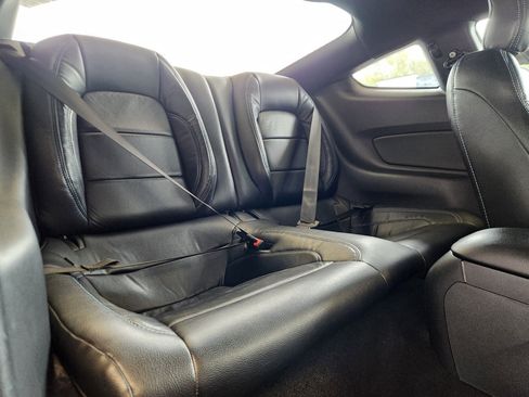 Used 2018 Ford Mustang Coupe RWD image 6