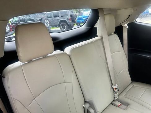 Used 2020 Buick Enclave Premium w/ Sun and Sites Package AWD/4WD image 17
