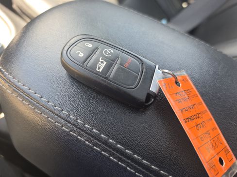 Used 2019 Jeep Cherokee High Altitude AWD/4WD image 33