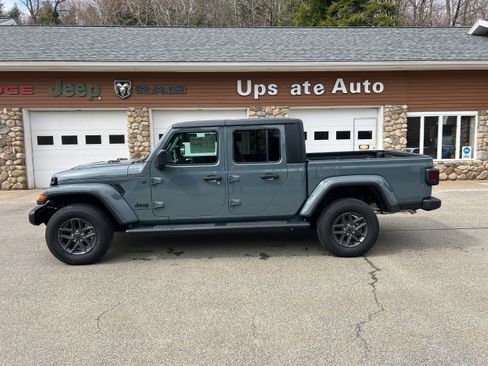 New 2026 Jeep Gladiator Sport AWD/4WD image 8