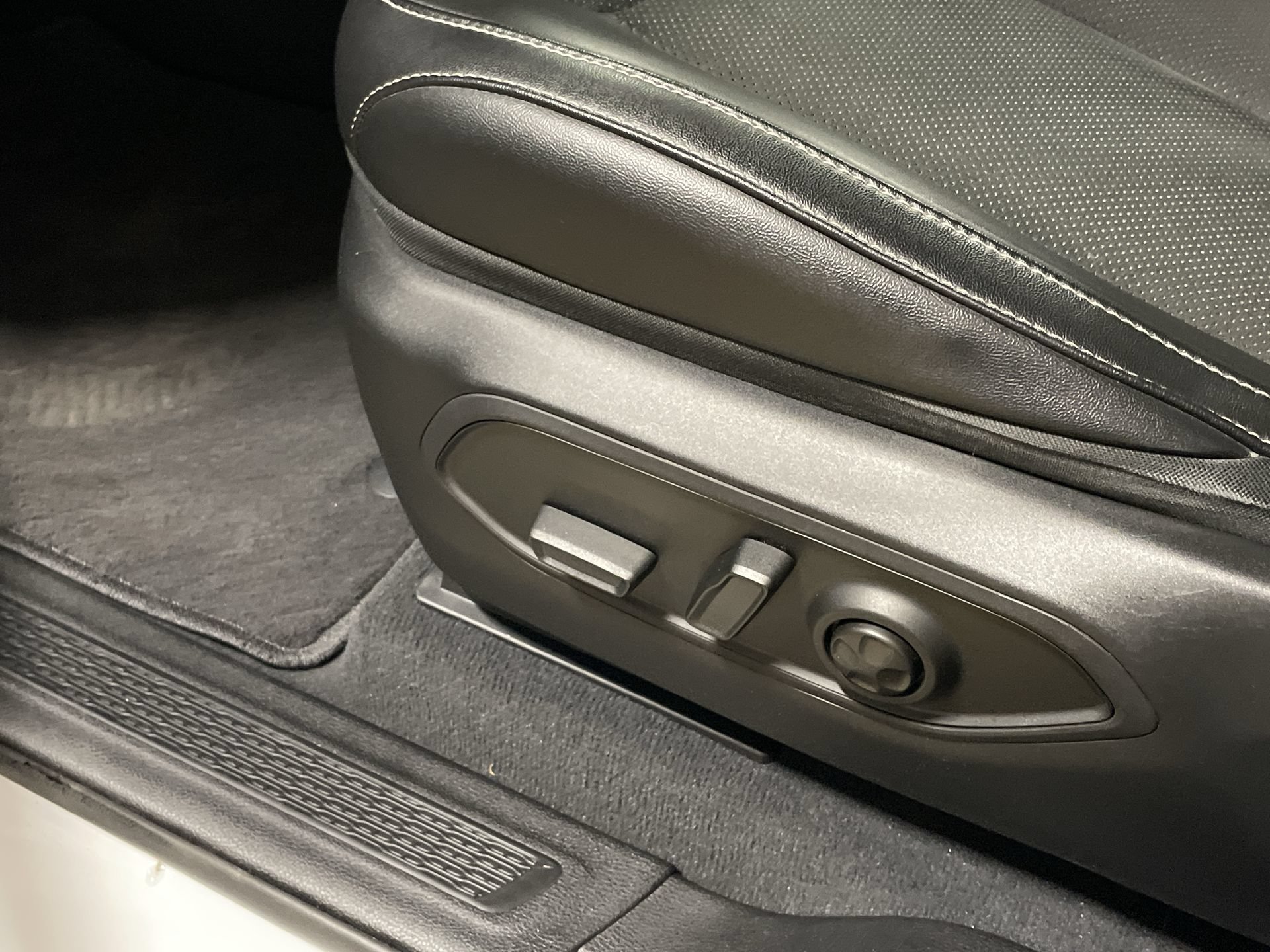 Used 2023 Jeep Grand Cherokee Altitude RWD image 13